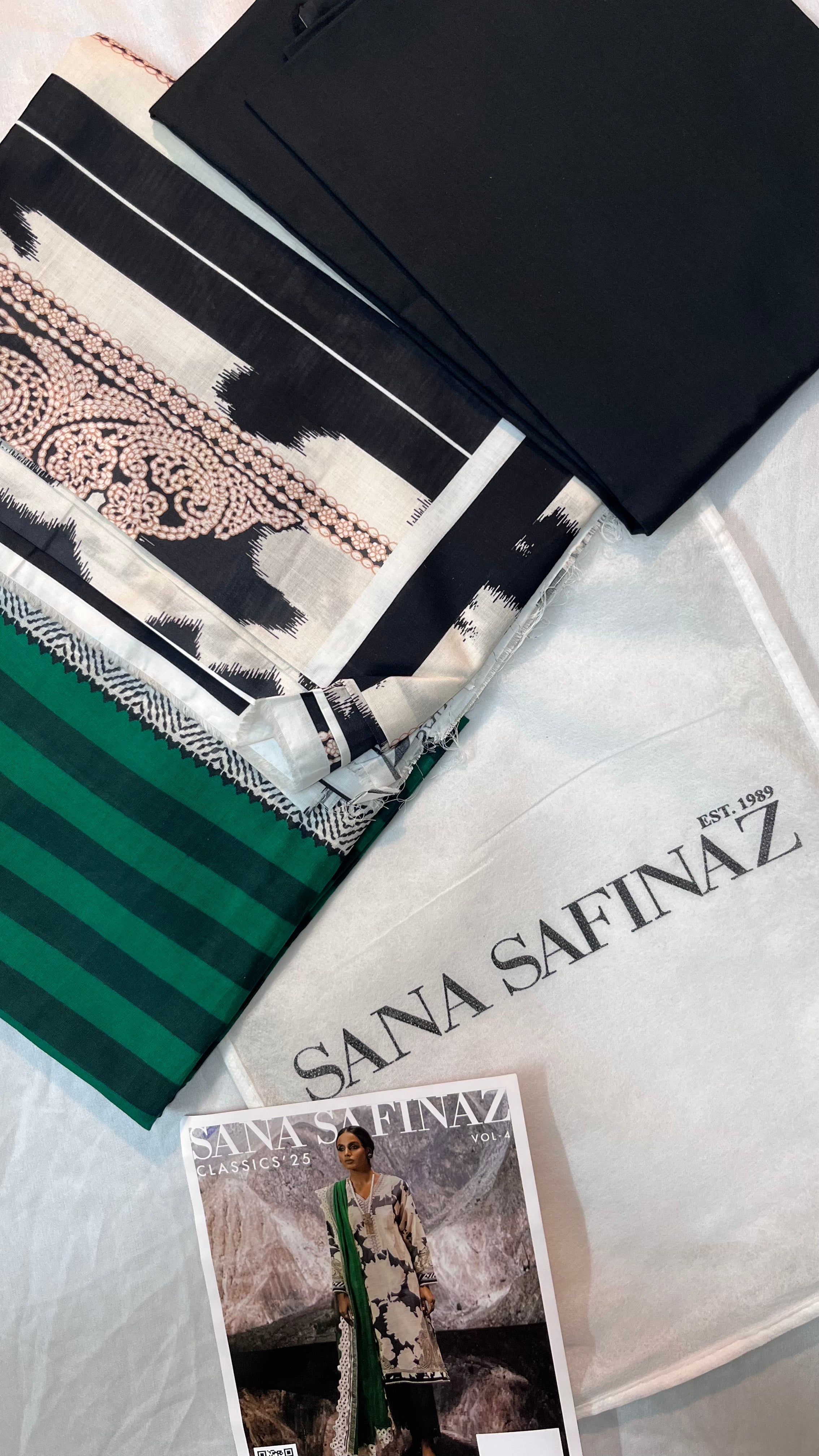 Sana Safinaz Digital Printed Lawn 3PC Unstitched Suit – Summer Luxury Collection