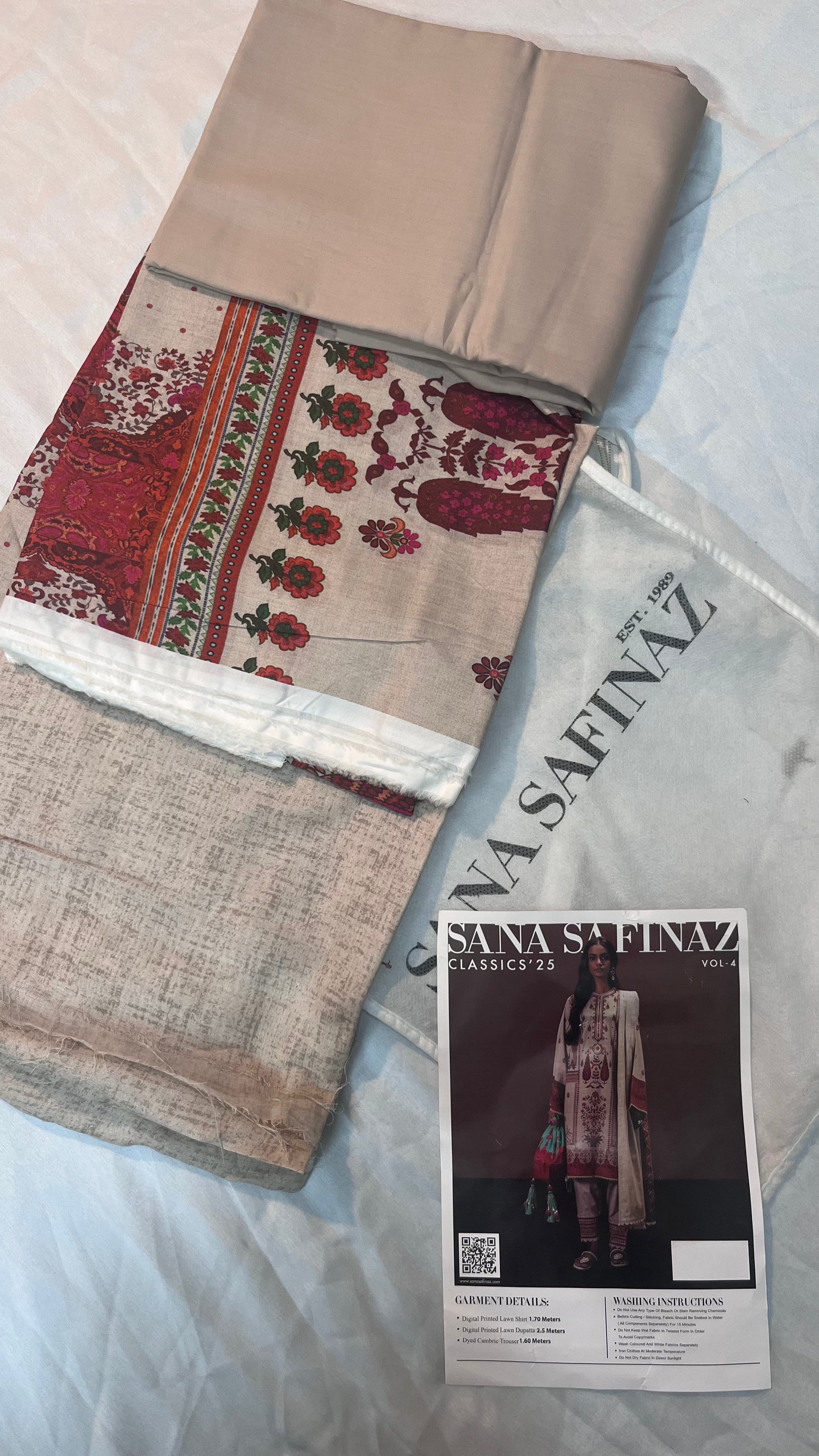 Sana Safinaz Digital Printed Lawn 3PC Unstitched Suit – Summer Luxury Collection
