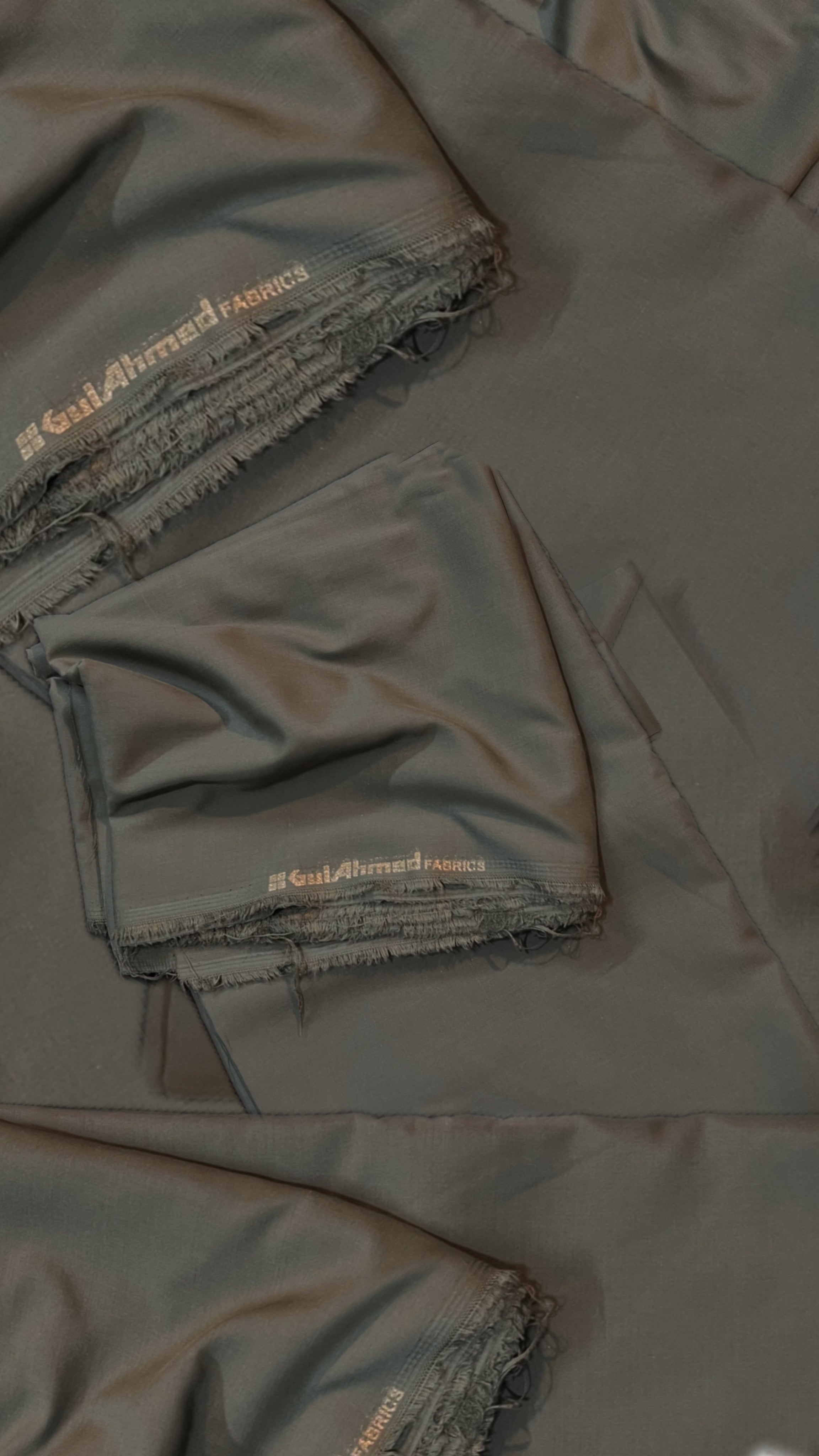 GulAhmed Men’s Unstitched Wash & Wear Suit – 4.25 Meter Premium Fabric
